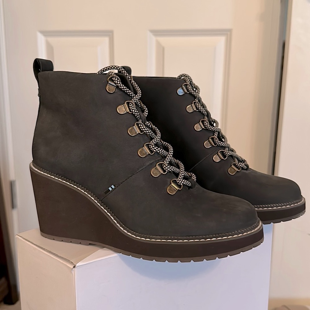 TOM’s Melrose Wedge Bootie